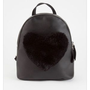 Fuzzy HEART mini backpack 🖤🖤🖤